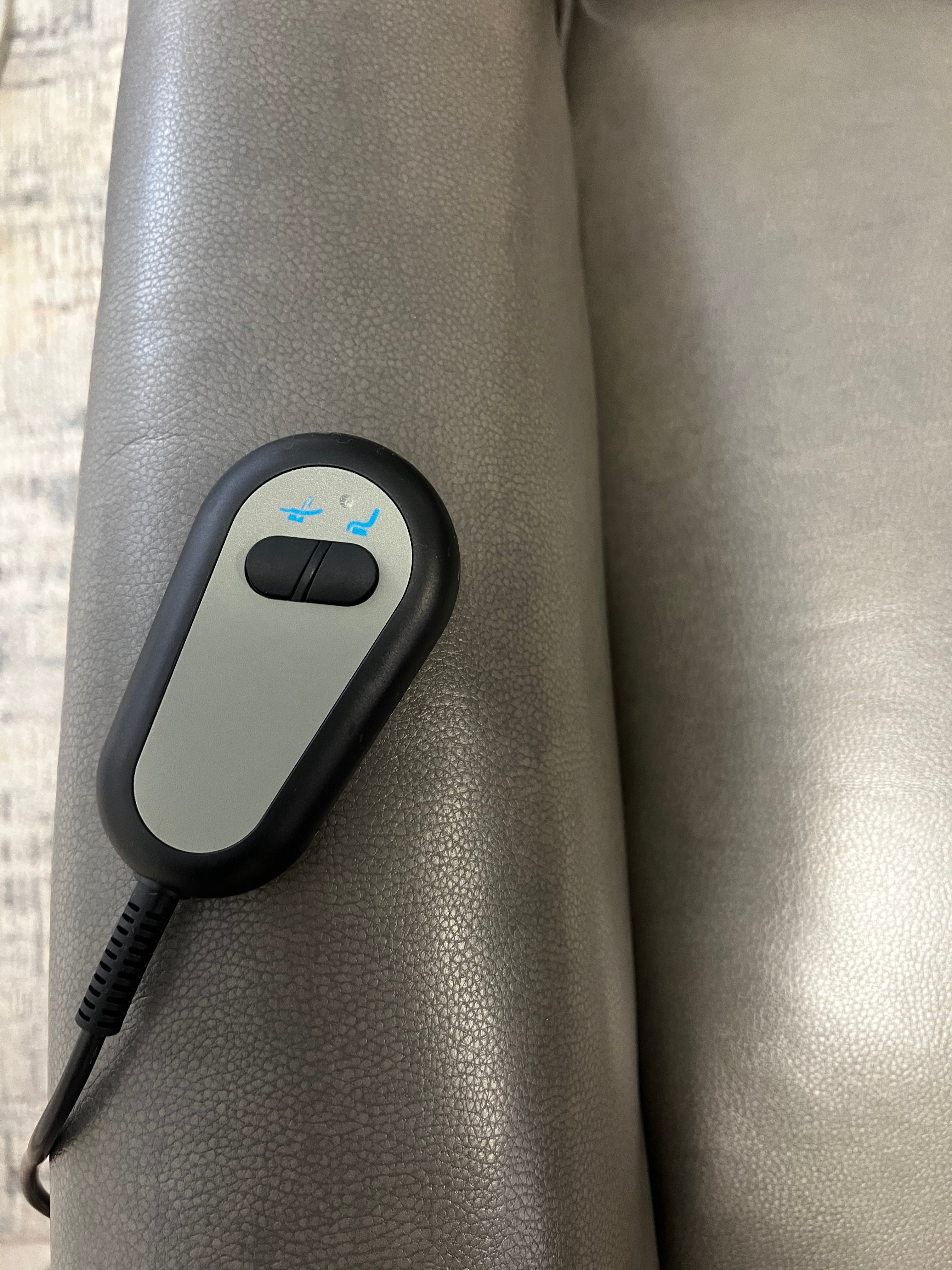 Power Lift Recliner – Supportive Leather-Look Chair with Remote & Side Pocket