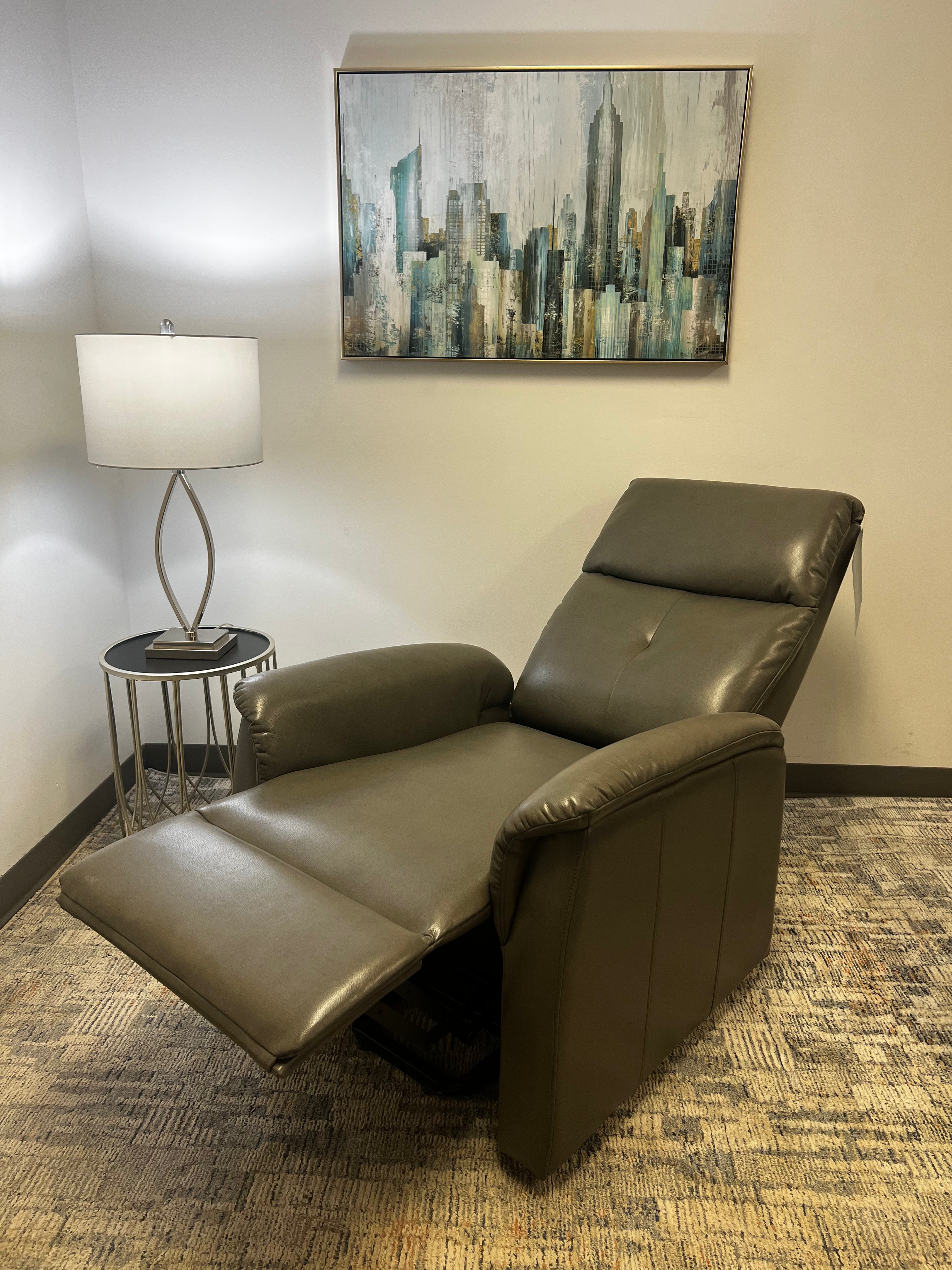 Power Lift Recliner – Supportive Leather-Look Chair with Remote & Side Pocket