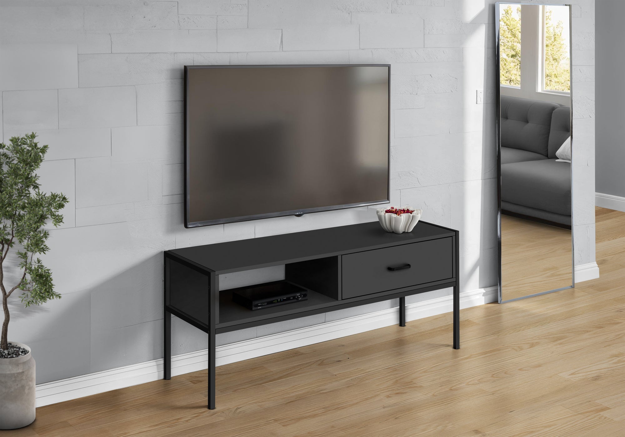 TV STAND - 48""L / BLACK / BLACK METAL