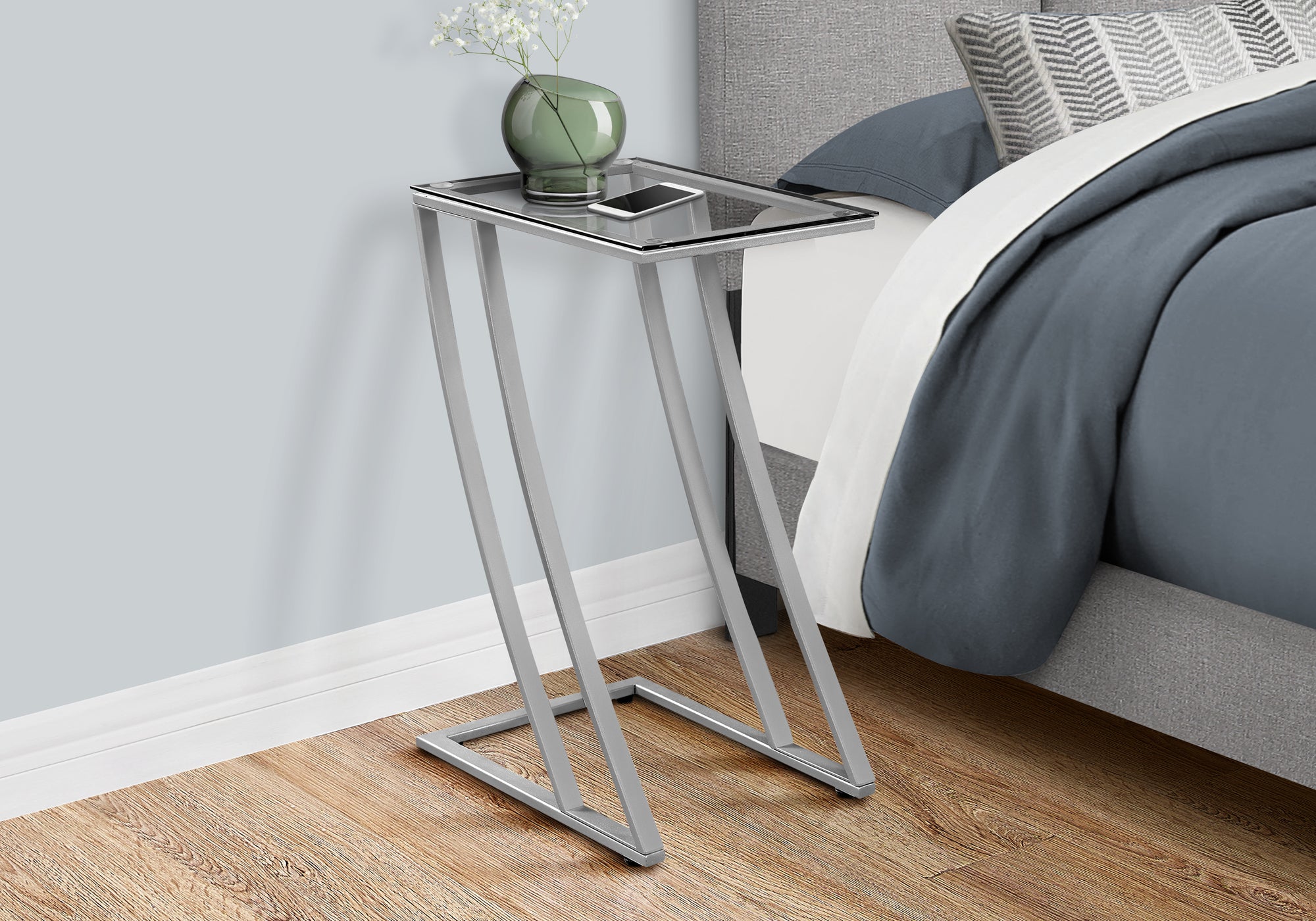 ACCENT TABLE - SILVER METAL WITH TEMPERED GLASS