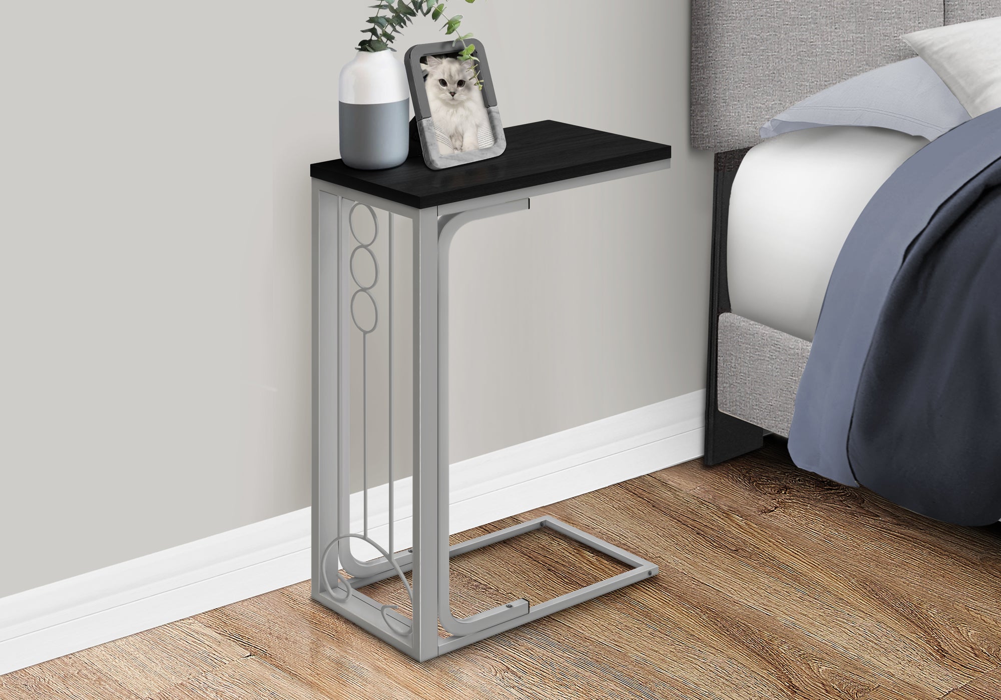 ACCENT TABLE - BLACK TOP / SILVER METAL