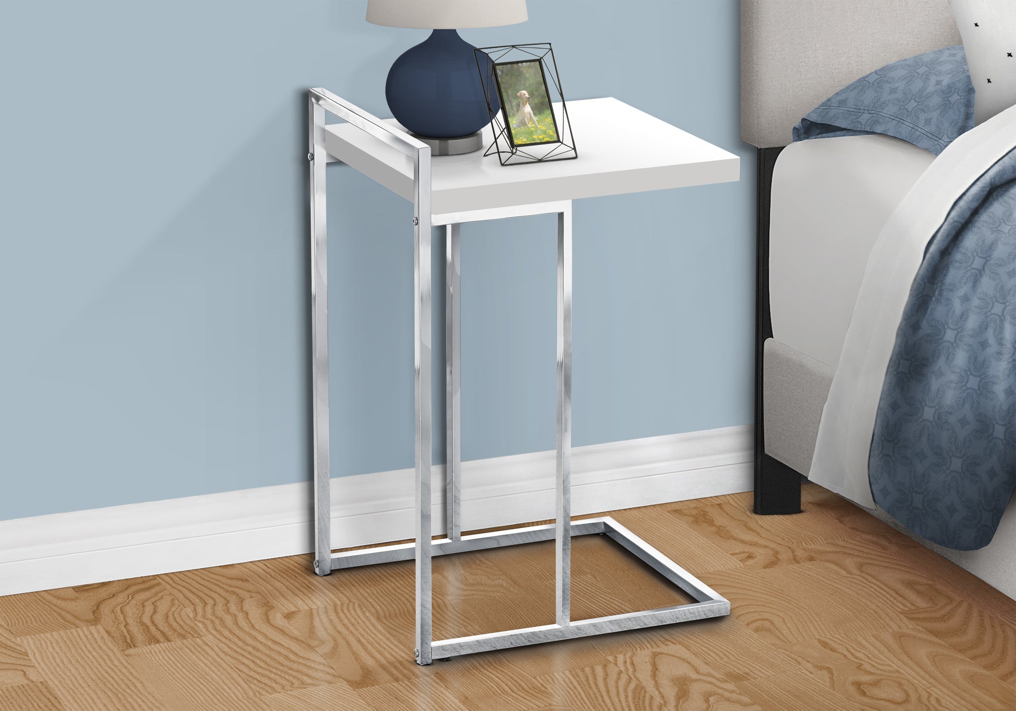 ACCENT TABLE - 25""H / GLOSSY WHITE / CHROME METAL