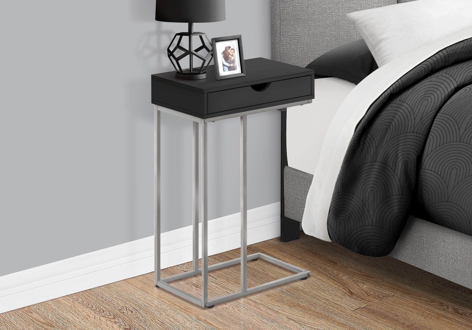 ACCENT TABLE - 25""H / BLACK / SILVER METAL