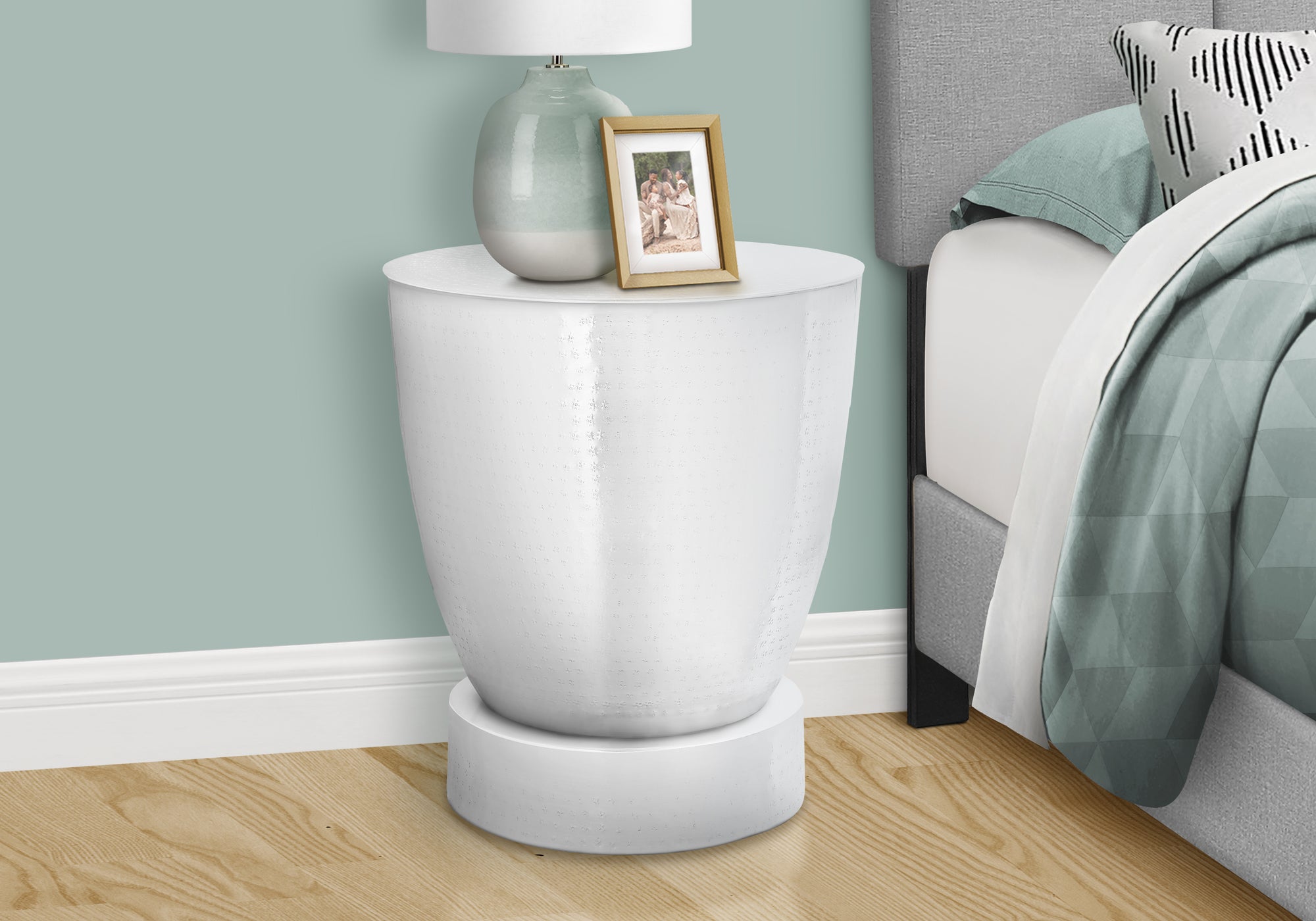 ACCENT TABLE - 22""H / WHITE TEXTURED IRON METAL DRUM END