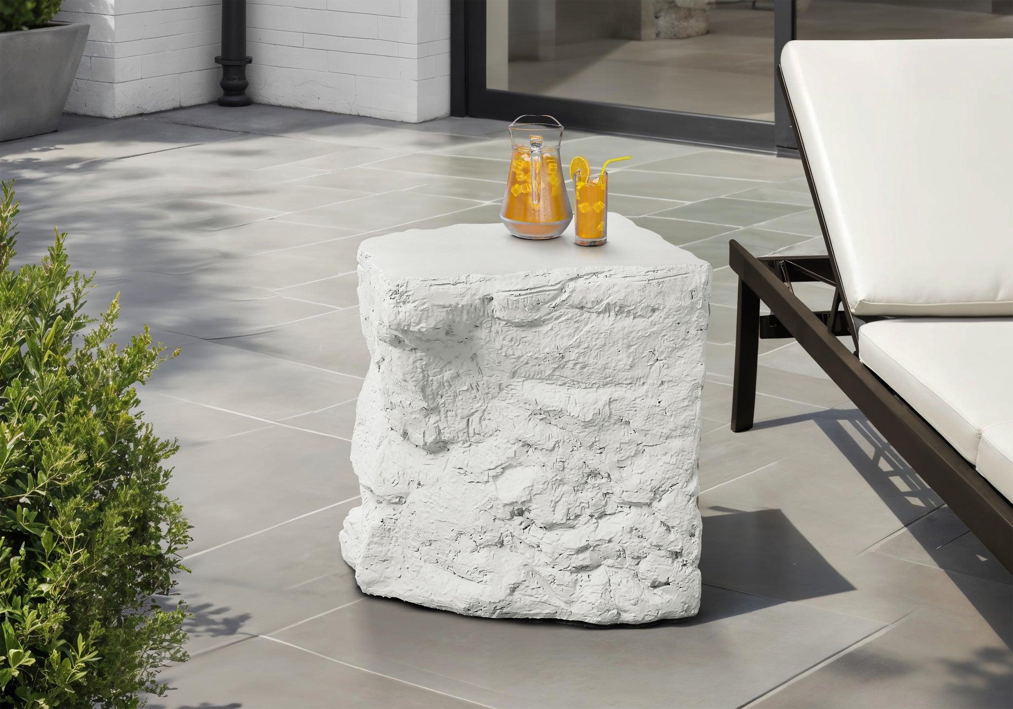 ACCENT TABLE - 25""H / WHITE INDOOR OR OUTDOOR