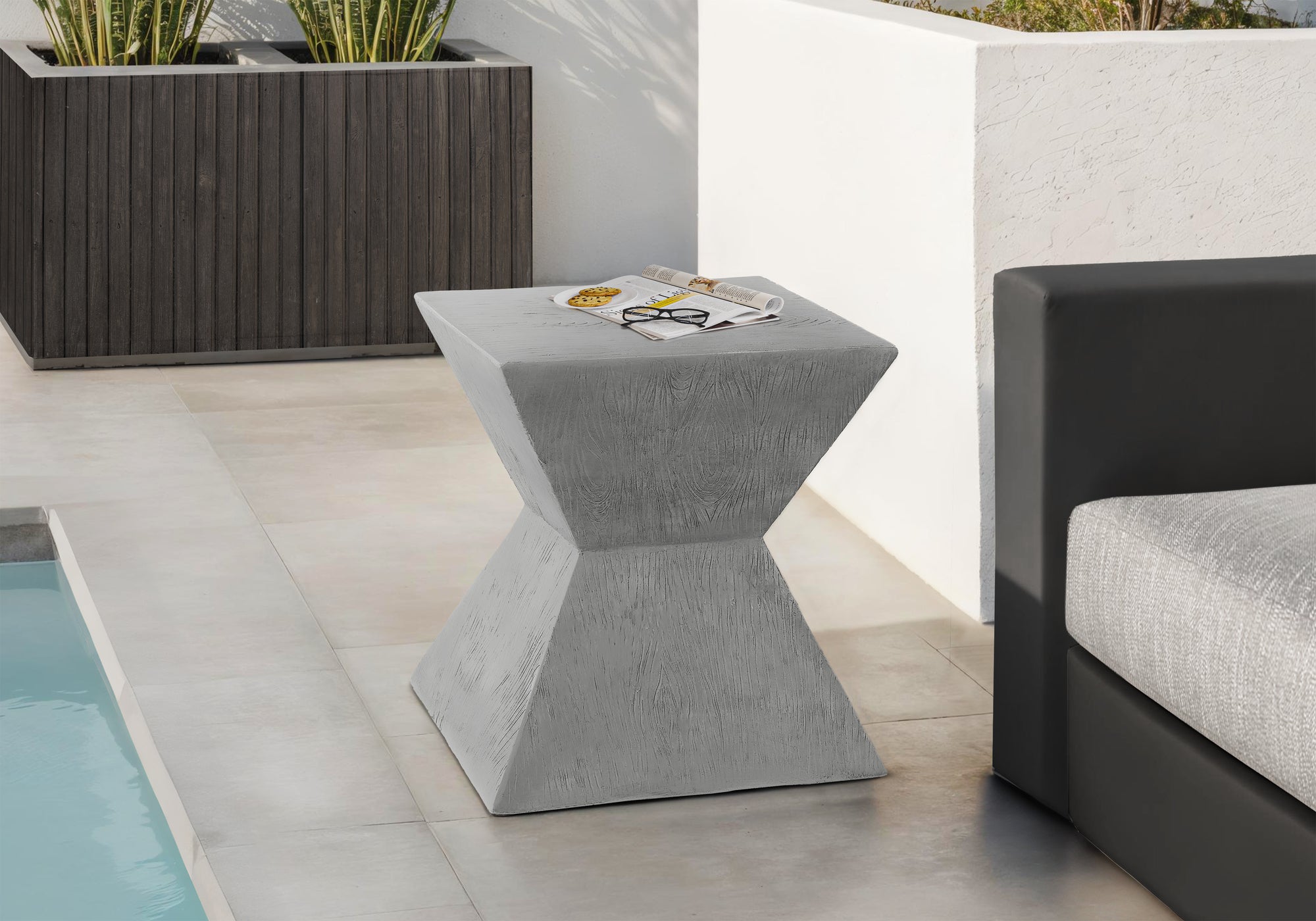ACCENT TABLE - 25""H / GREY INDOOR OR OUTDOOR