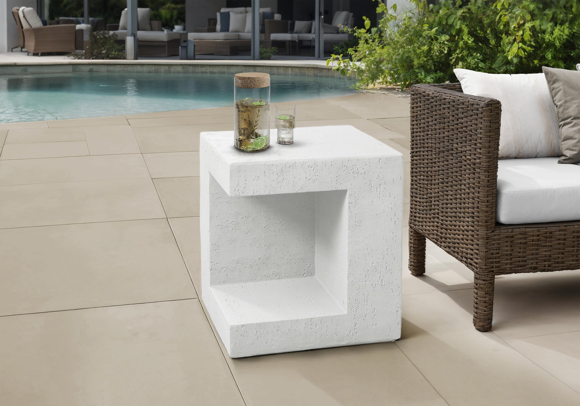 ACCENT TABLE - 25""H / WHITE INDOOR OR OUTDOOR