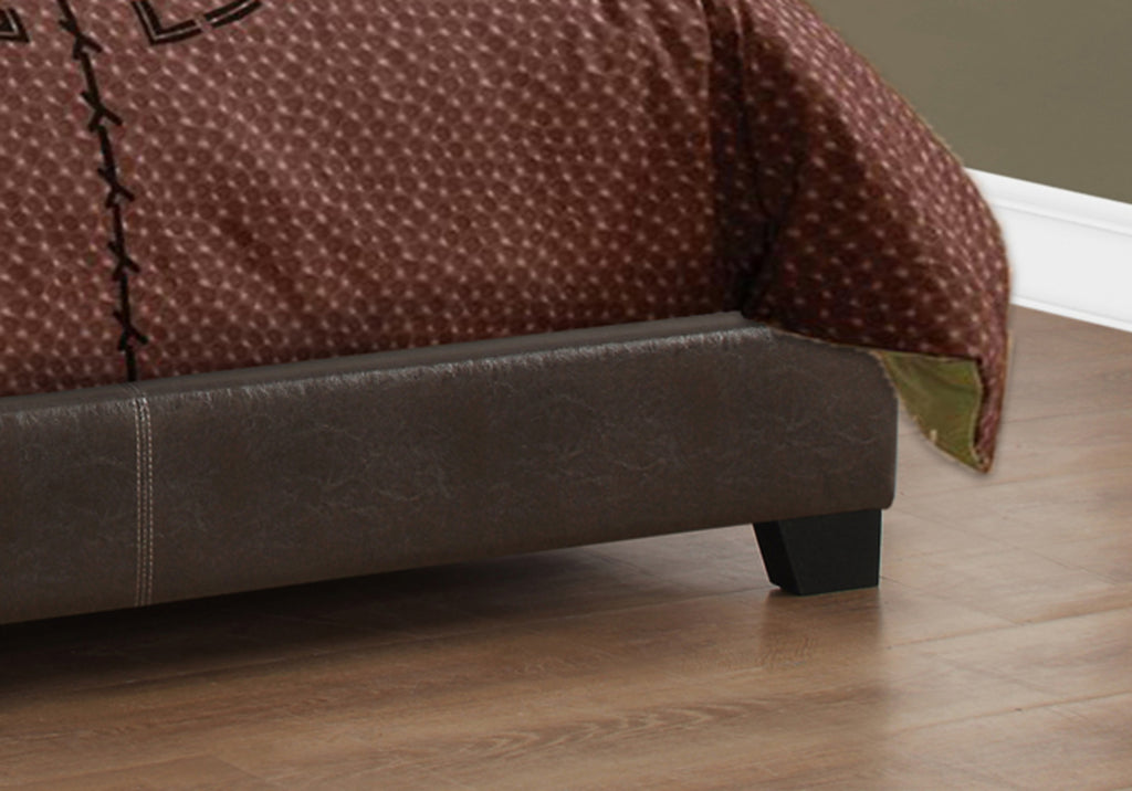 BED - FULL SIZE / DARK BROWN LEATHER-LOOK