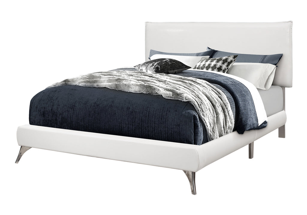 BED - QUEEN SIZE / WHITE LEATHER-LOOK WITH CHROME LEGS