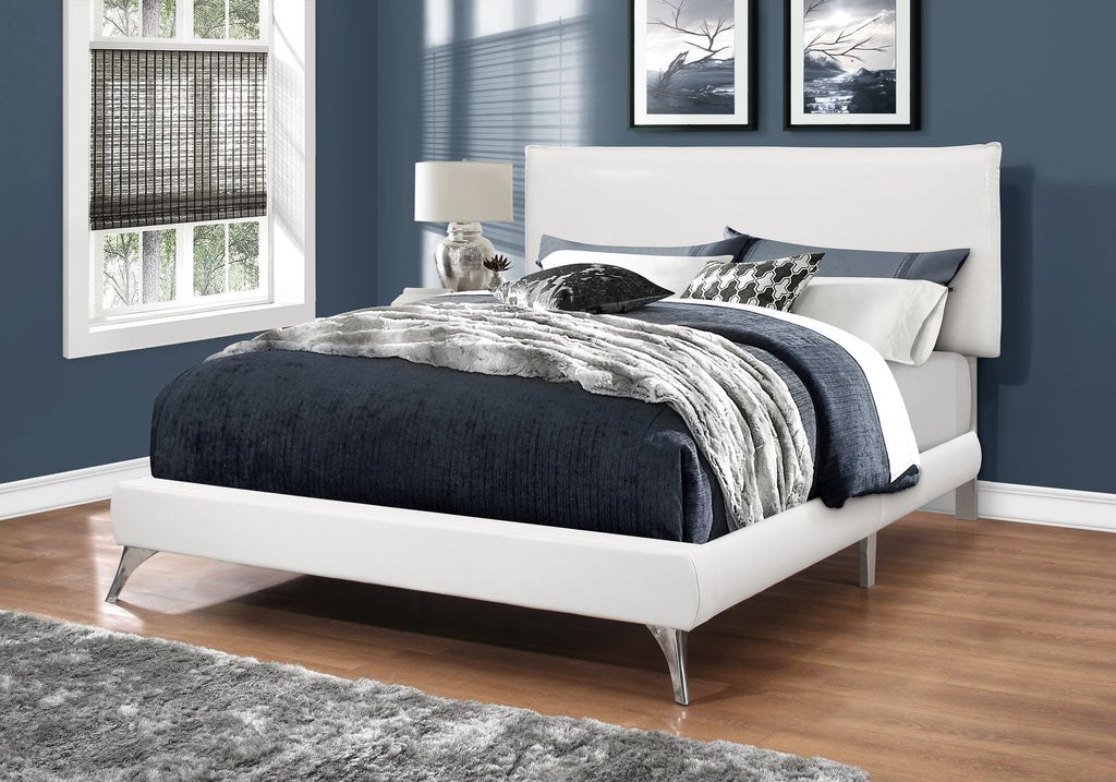 BED - QUEEN SIZE / WHITE LEATHER-LOOK WITH CHROME LEGS