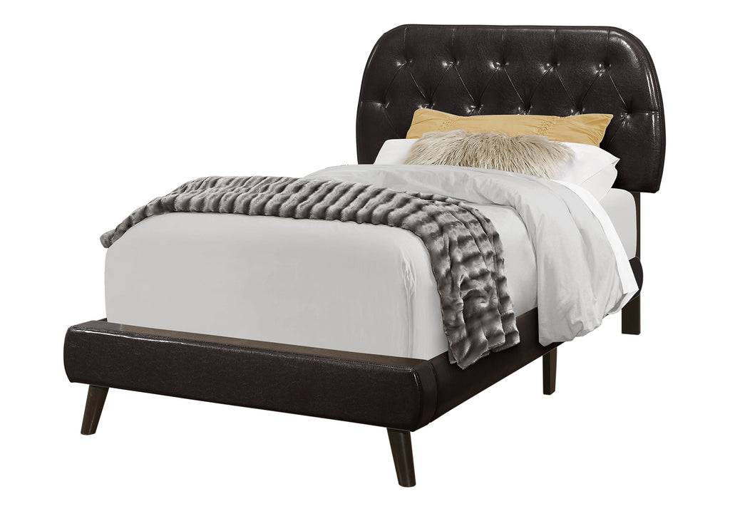 BED - TWIN SIZE / BROWN LEATHER-LOOK WITH WOOD LEGS