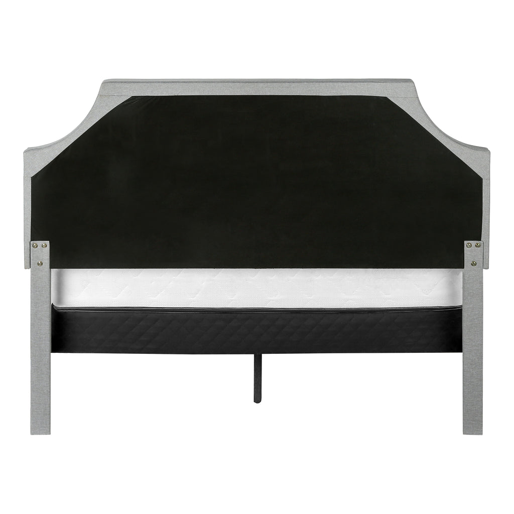 BED - QUEEN SIZE / GREY LINEN WITH CHROME METAL LEGS