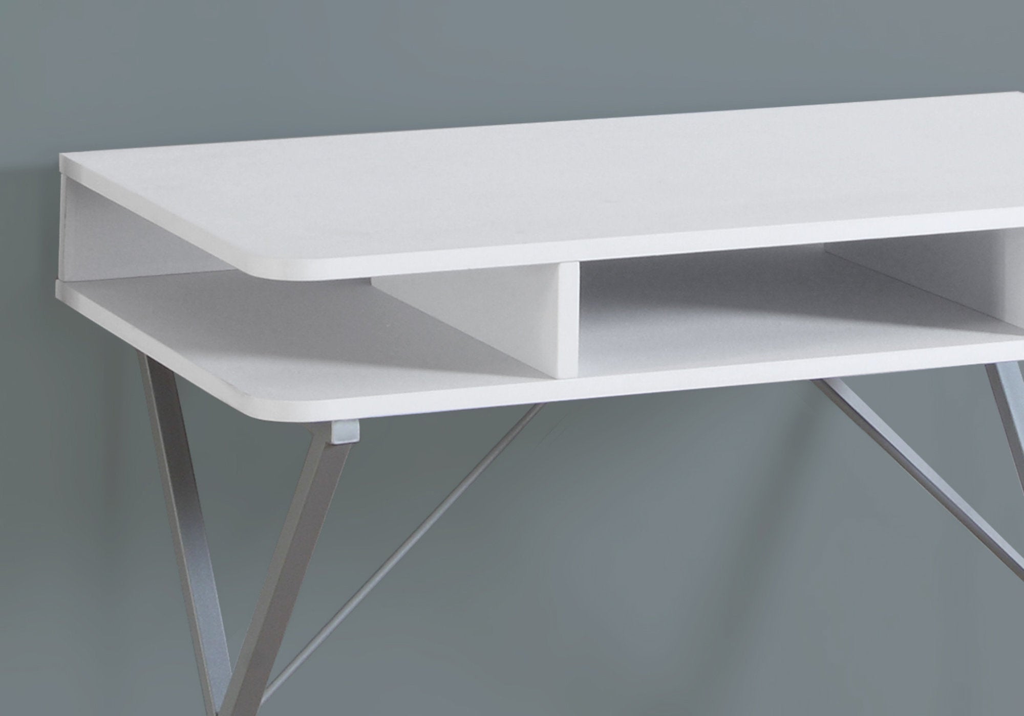 COMPUTER DESK - 31""L / WHITE TOP / SILVER METAL
