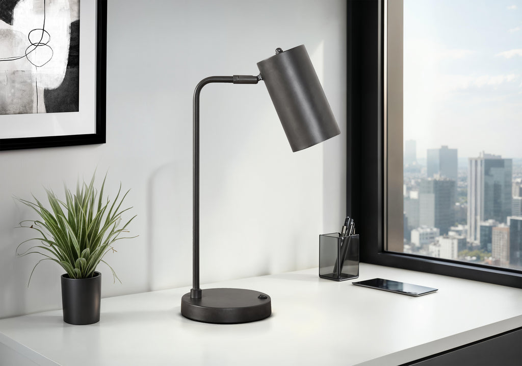 LIGHTING - 18""H TABLE LAMP BLACK METAL / BLACK SHADE / USB