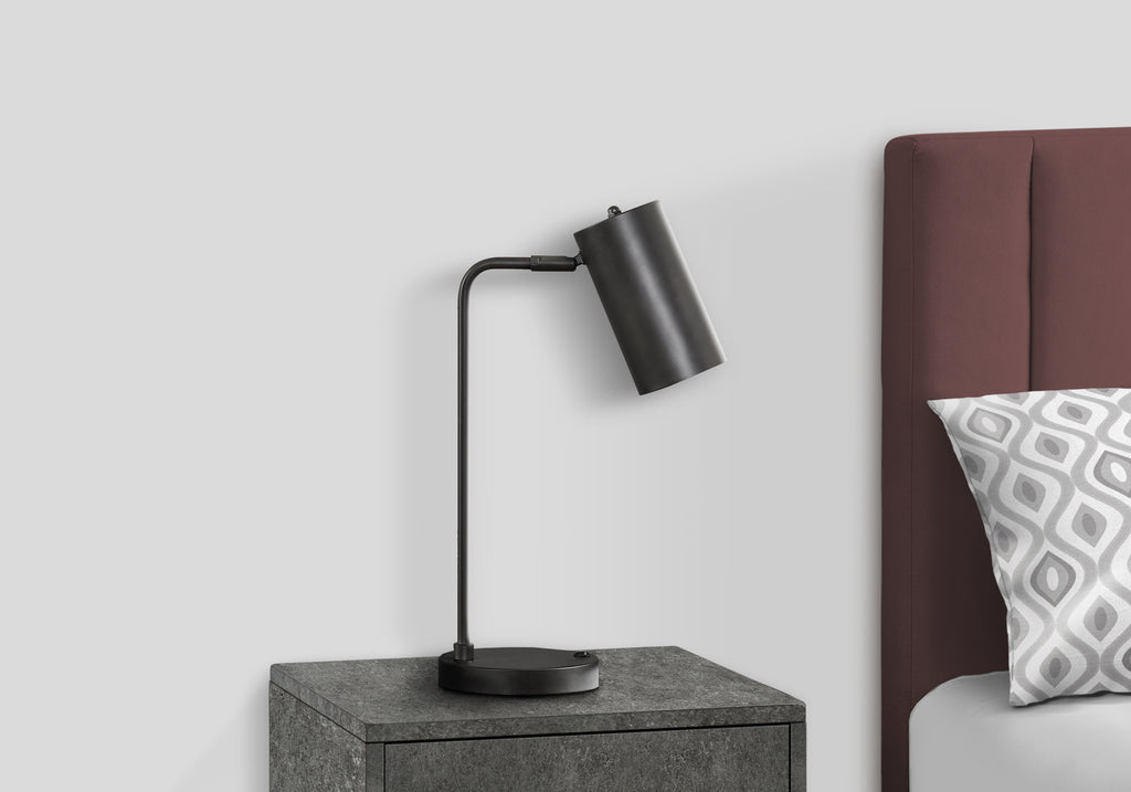LIGHTING - 18""H TABLE LAMP BLACK METAL / BLACK SHADE / USB