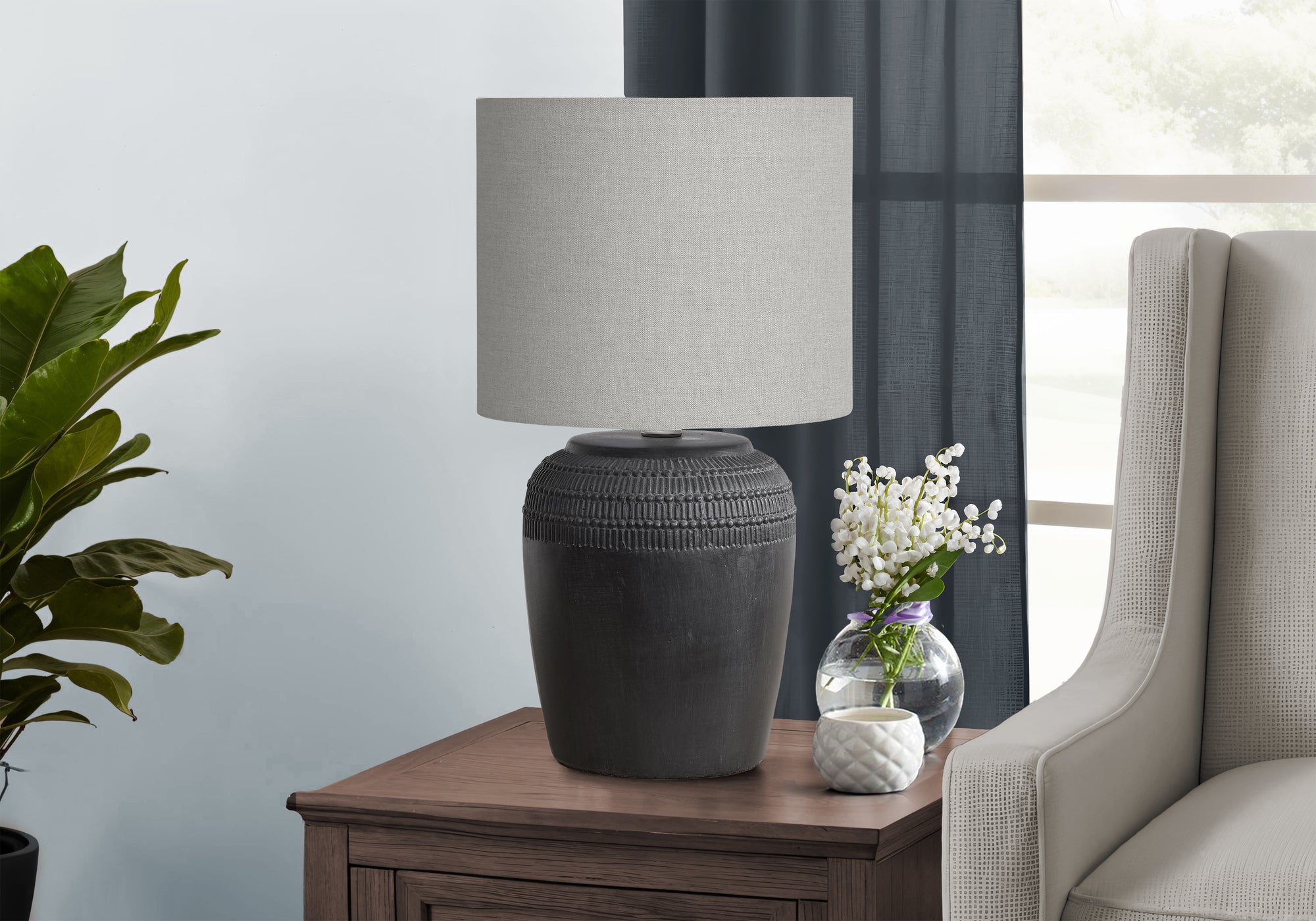 LIGHTING - 17""H TABLE LAMP BLACK CERAMIC / GREY SHADE